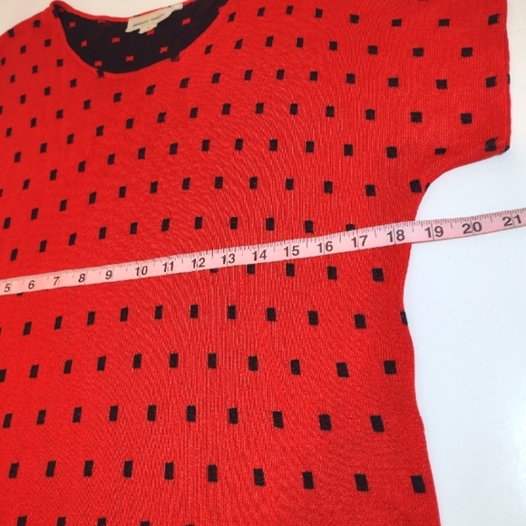 Brenda French Women's Knit Light Weight Top. Red With Black Pattern Size (M) - Picture 7 of 9